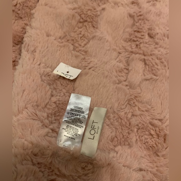 New LOFT Pink Plush Infinity Scarf NWT - Picture 5 of 9